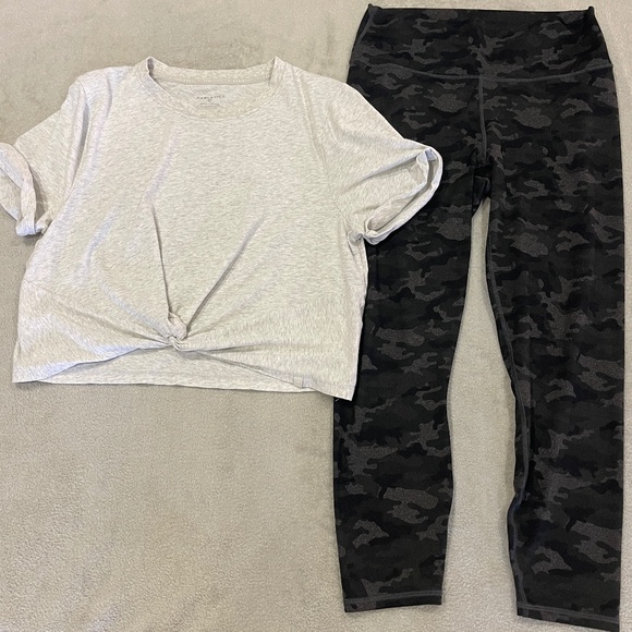 Fabletics Bundle Leggings and Top Size Large /  XL - Picture 1 of 16